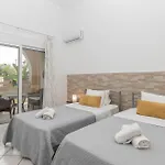 Dora's * Laganas