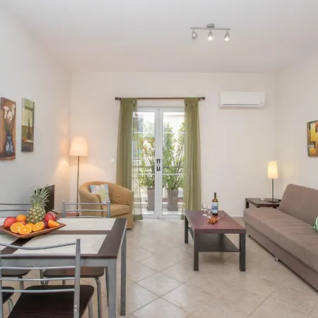 Apartment Dora's Laganas