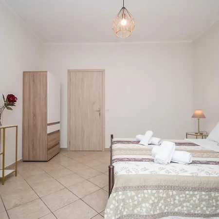 Dora's Appartement Laganas