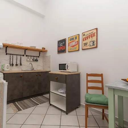 Dora's Appartamento Laganas